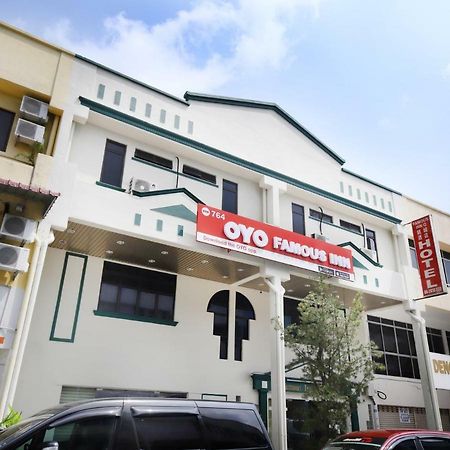 Oyo 764 Hotel Famous Inn Malacca Екстериор снимка
