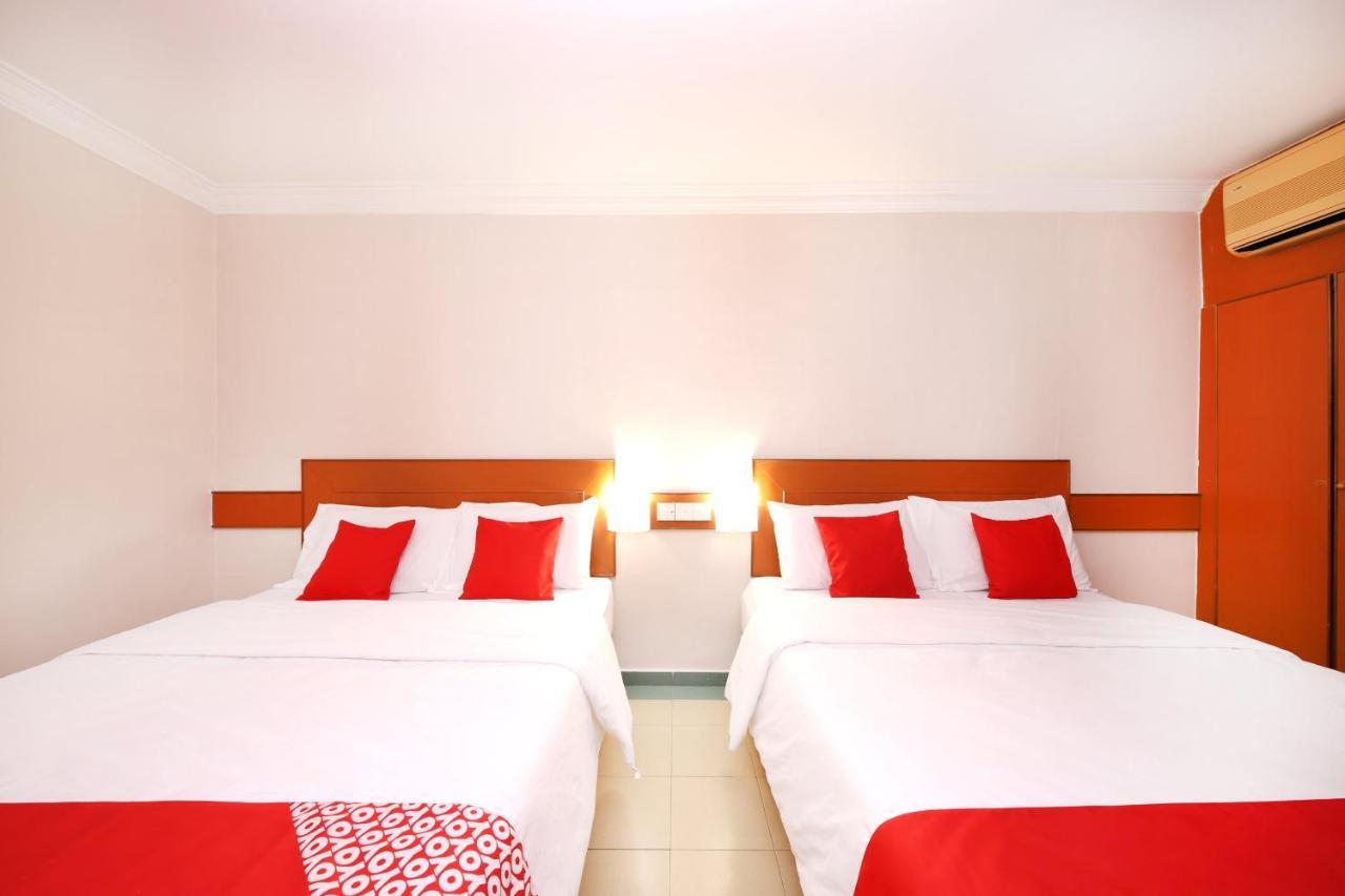Oyo 764 Hotel Famous Inn Malacca Екстериор снимка