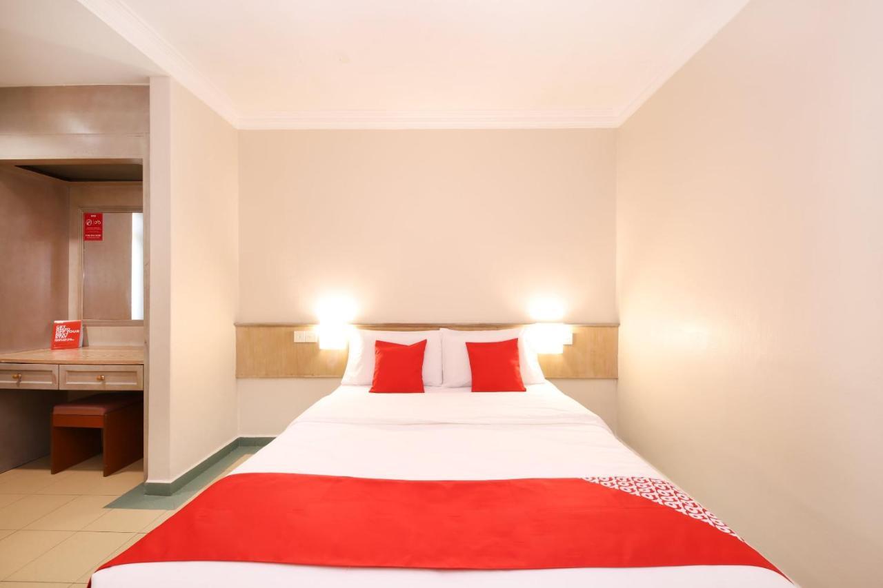 Oyo 764 Hotel Famous Inn Malacca Екстериор снимка