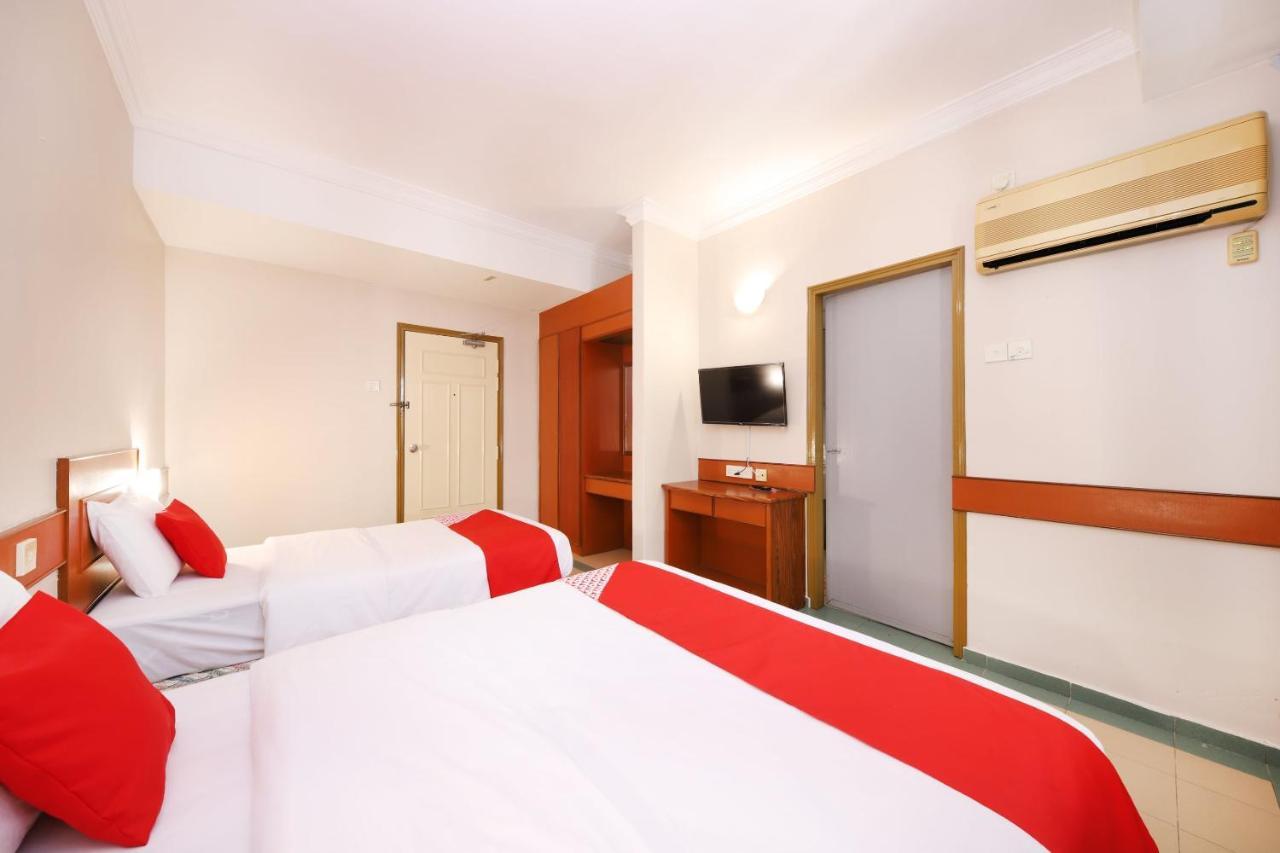 Oyo 764 Hotel Famous Inn Malacca Екстериор снимка