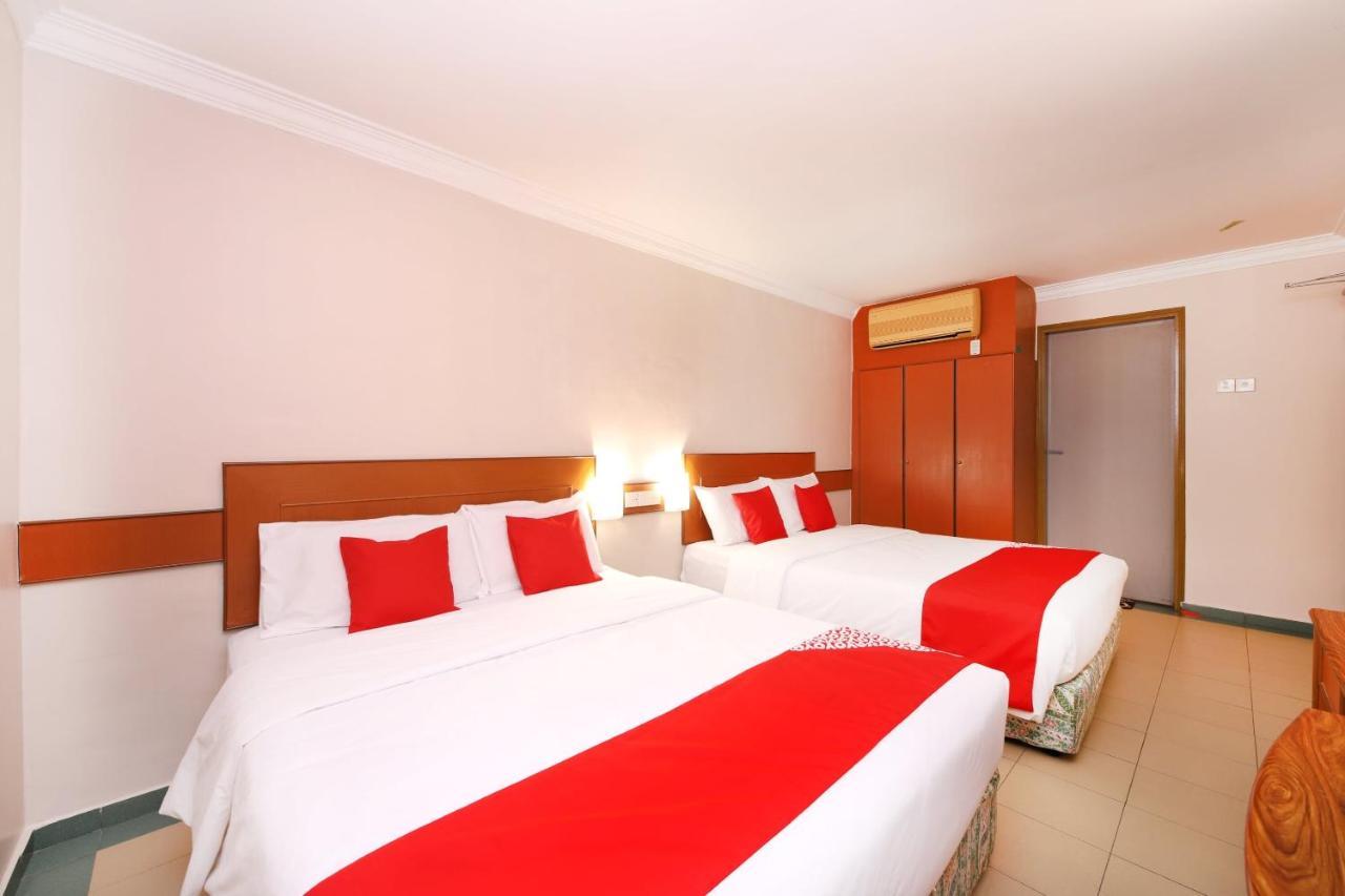 Oyo 764 Hotel Famous Inn Malacca Екстериор снимка