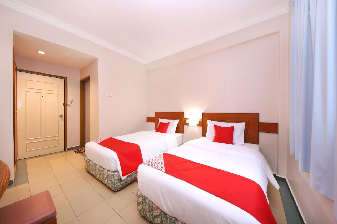 Oyo 764 Hotel Famous Inn Malacca Екстериор снимка