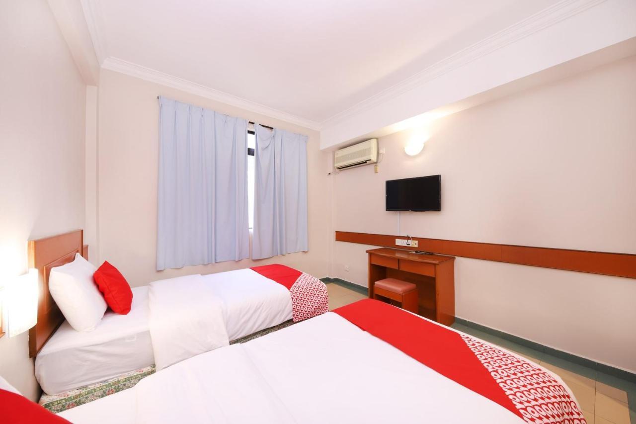 Oyo 764 Hotel Famous Inn Malacca Екстериор снимка