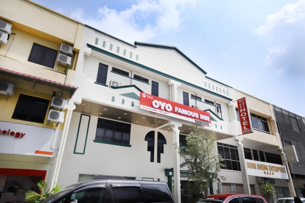 Oyo 764 Hotel Famous Inn Malacca Екстериор снимка