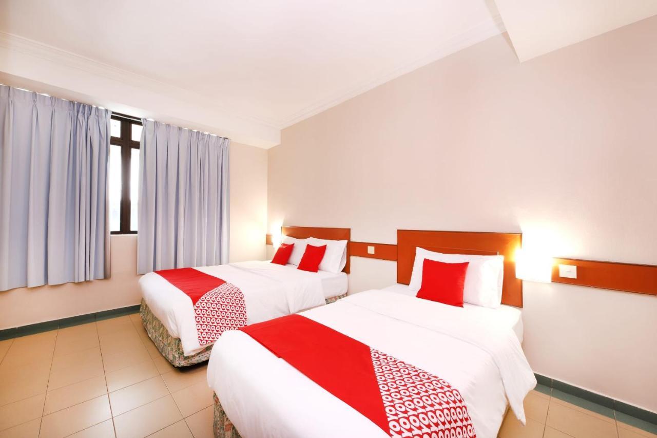 Oyo 764 Hotel Famous Inn Malacca Екстериор снимка