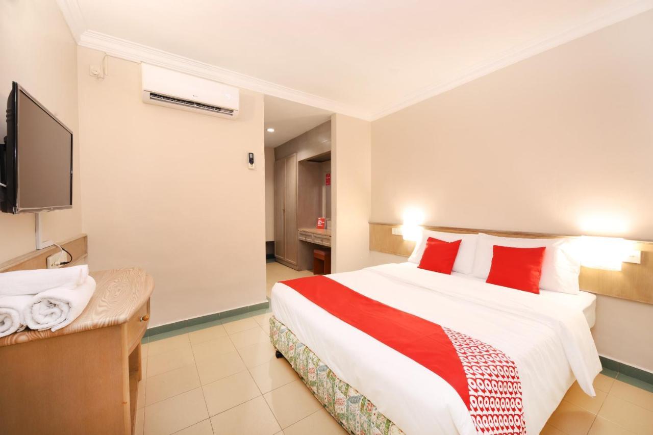 Oyo 764 Hotel Famous Inn Malacca Екстериор снимка
