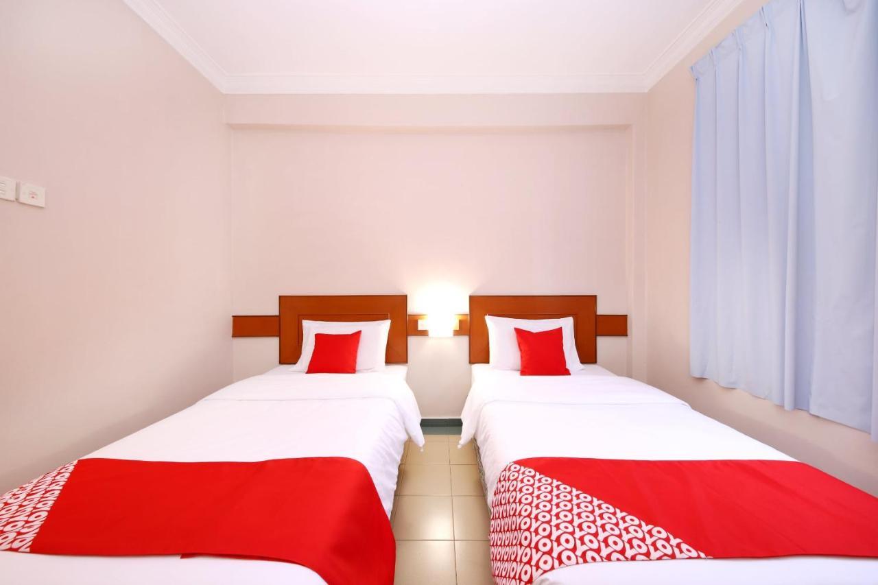 Oyo 764 Hotel Famous Inn Malacca Екстериор снимка