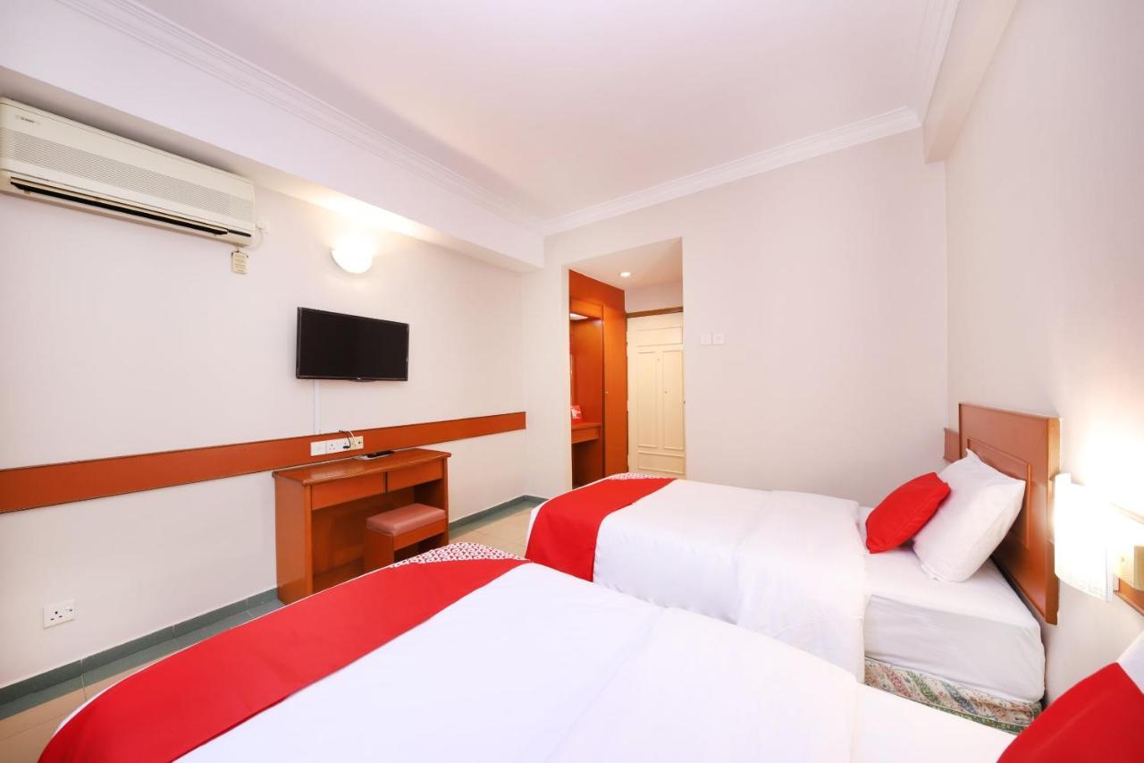 Oyo 764 Hotel Famous Inn Malacca Екстериор снимка
