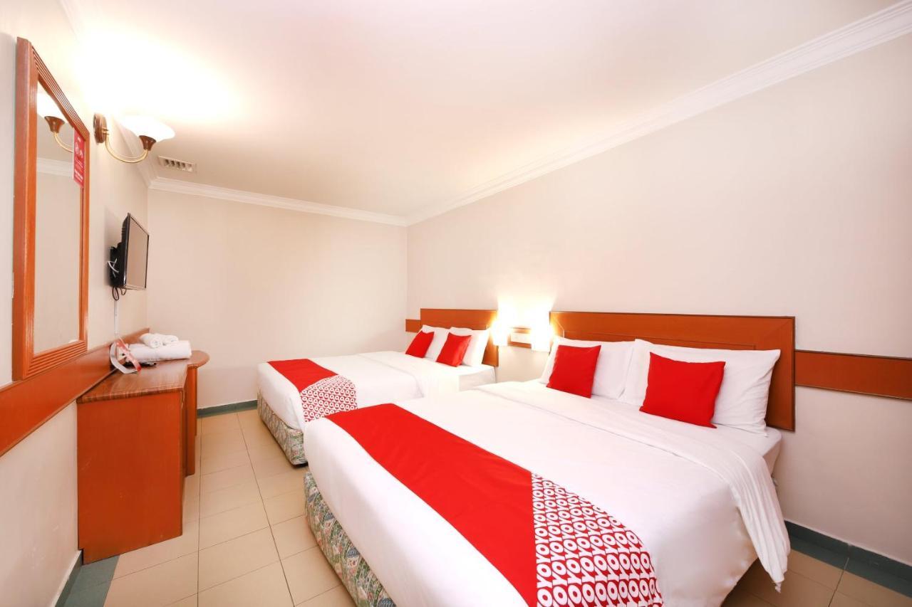 Oyo 764 Hotel Famous Inn Malacca Екстериор снимка