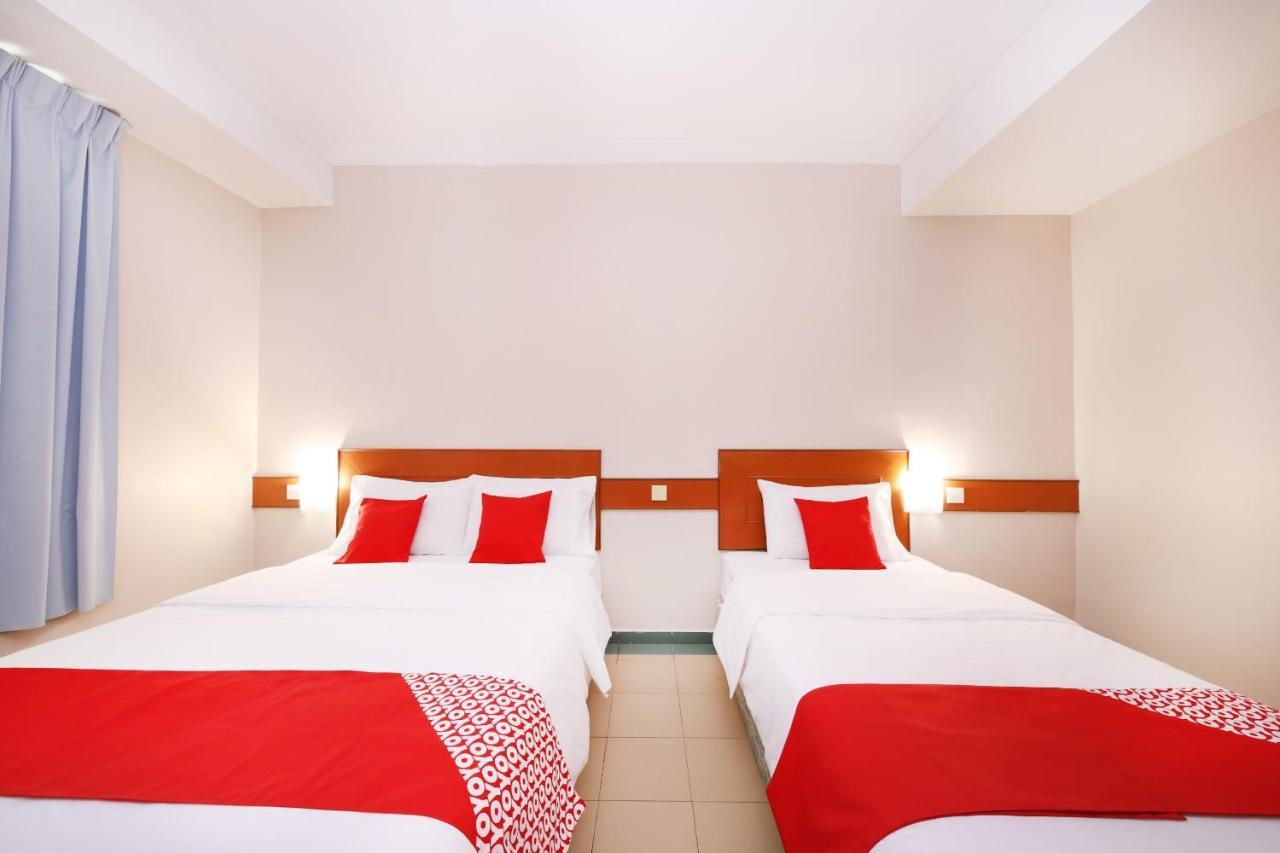Oyo 764 Hotel Famous Inn Malacca Екстериор снимка