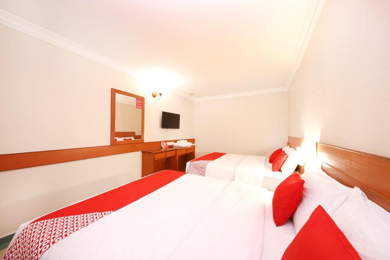 Oyo 764 Hotel Famous Inn Malacca Екстериор снимка