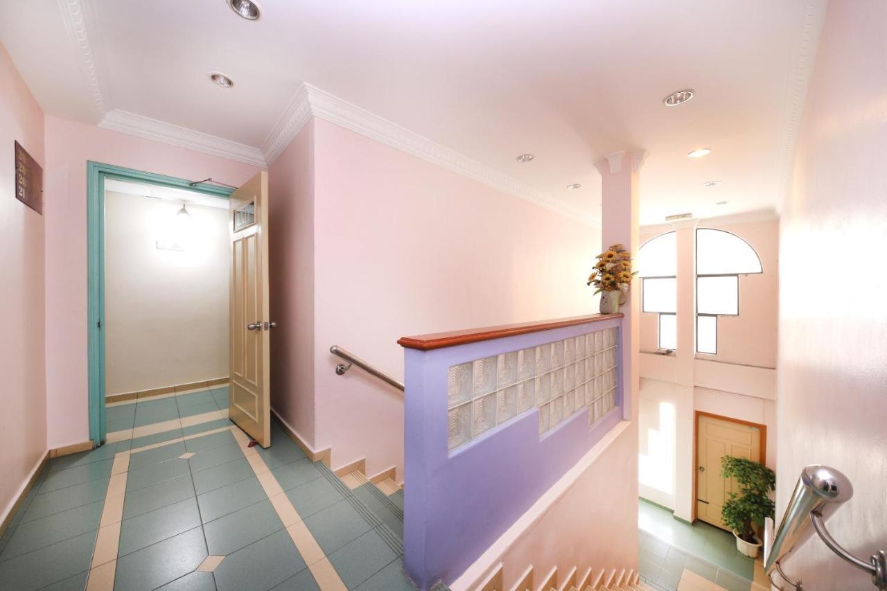 Oyo 764 Hotel Famous Inn Malacca Екстериор снимка