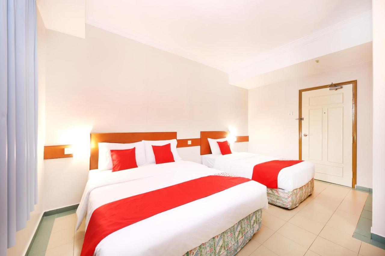 Oyo 764 Hotel Famous Inn Malacca Екстериор снимка