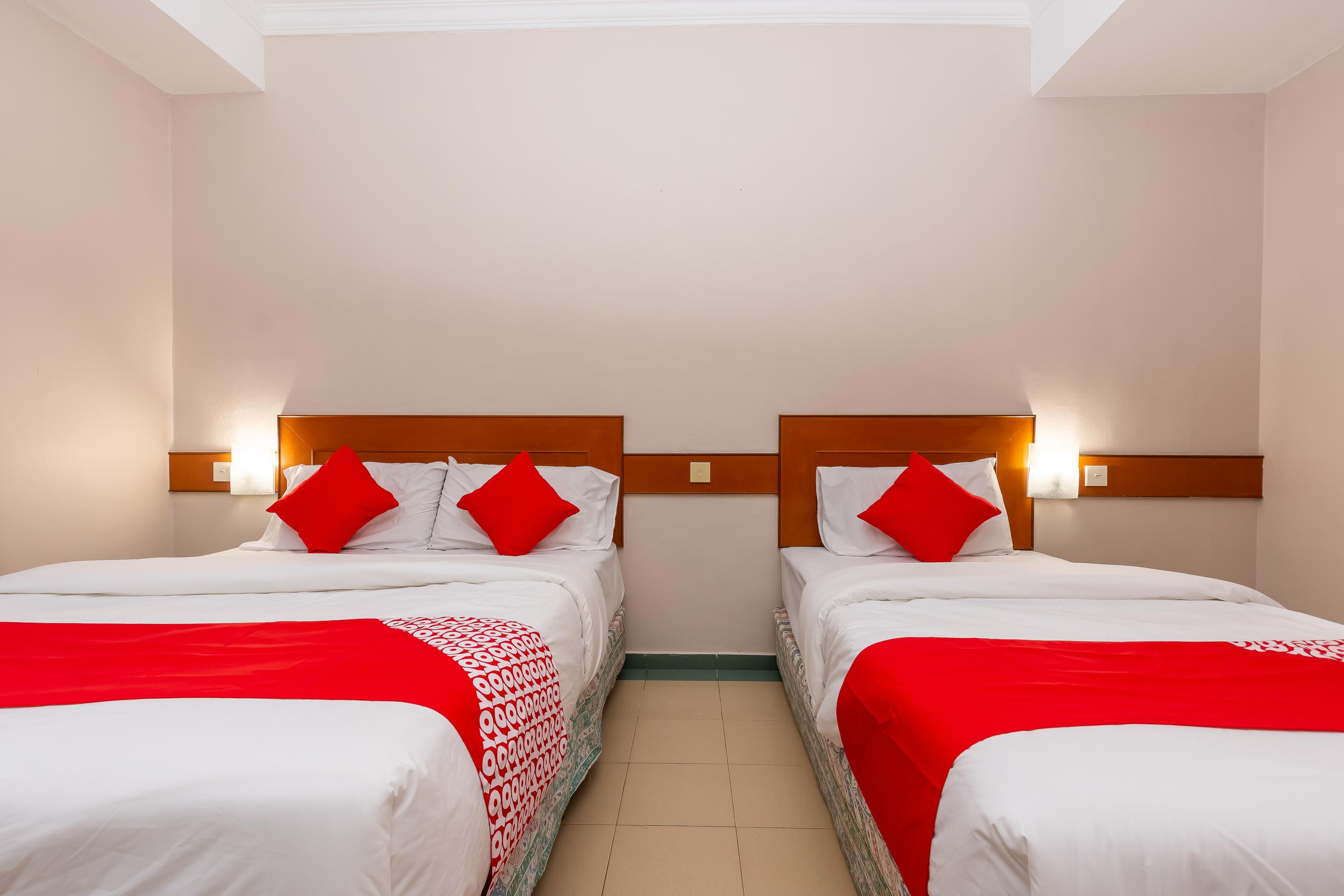 Oyo 764 Hotel Famous Inn Malacca Екстериор снимка