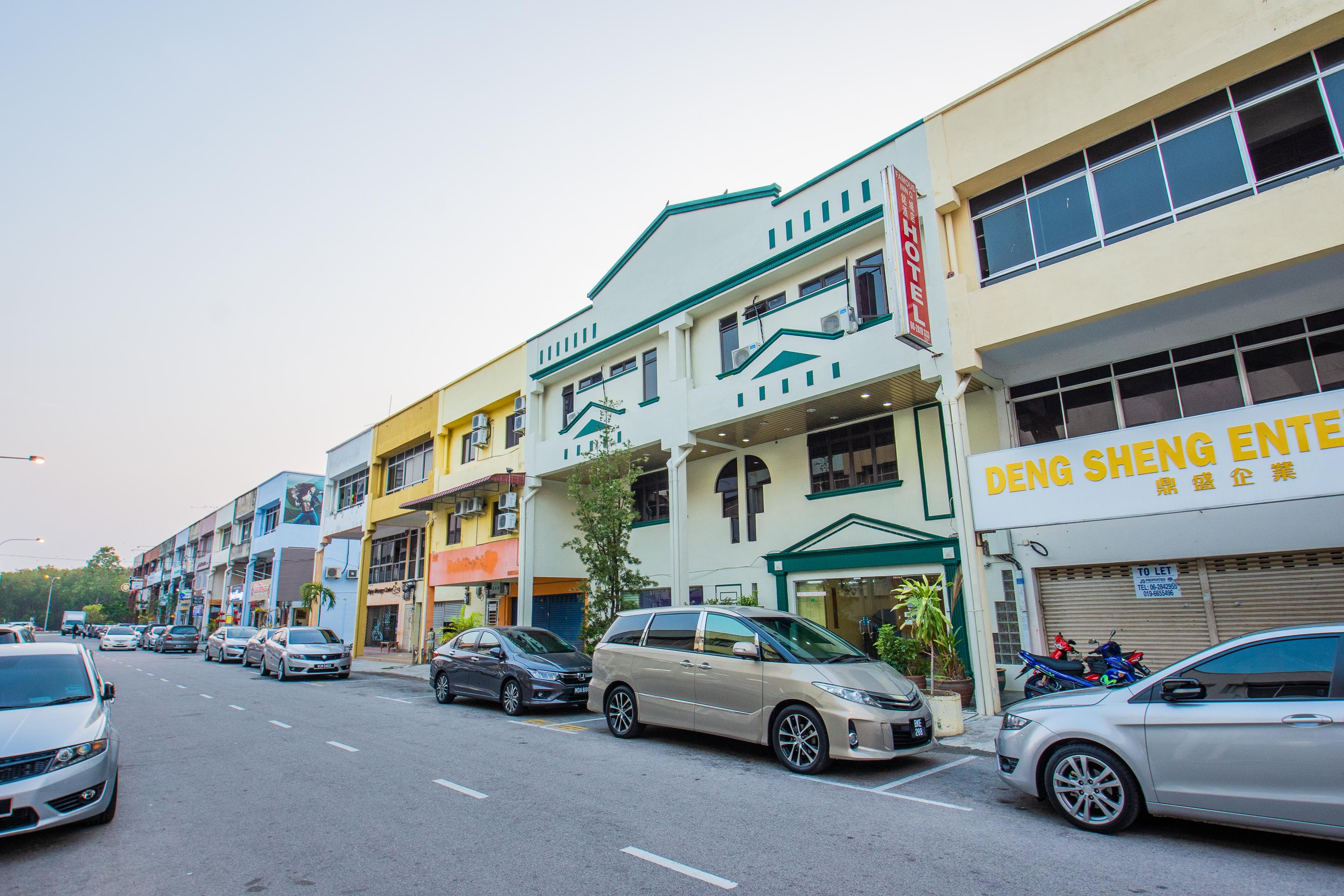 Oyo 764 Hotel Famous Inn Malacca Екстериор снимка