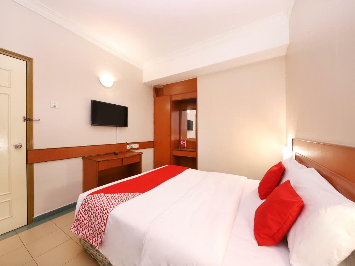 Oyo 764 Hotel Famous Inn Malacca Екстериор снимка