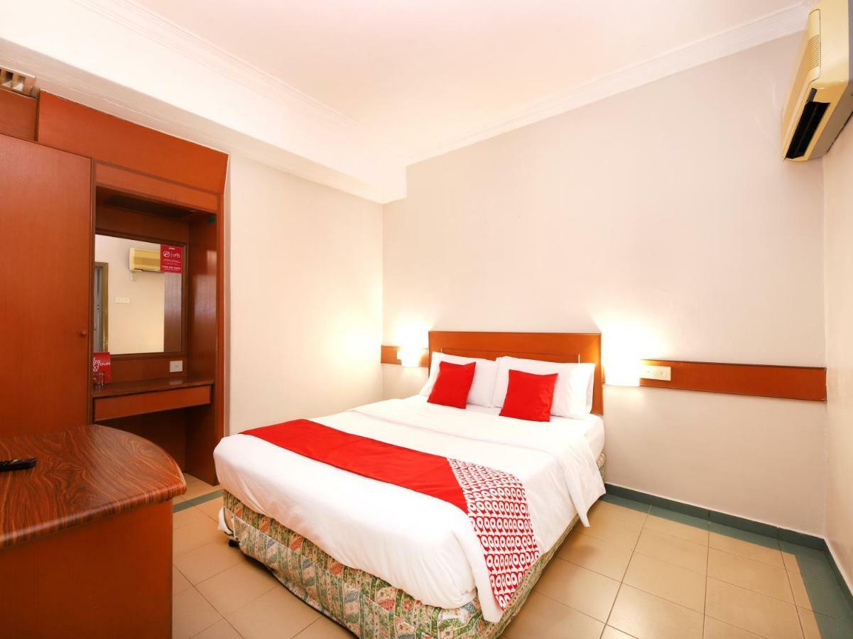 Oyo 764 Hotel Famous Inn Malacca Екстериор снимка