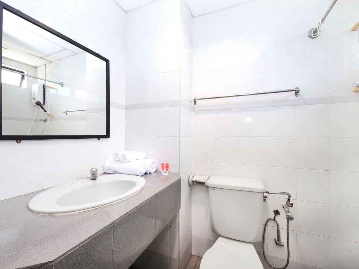 Oyo 764 Hotel Famous Inn Malacca Екстериор снимка
