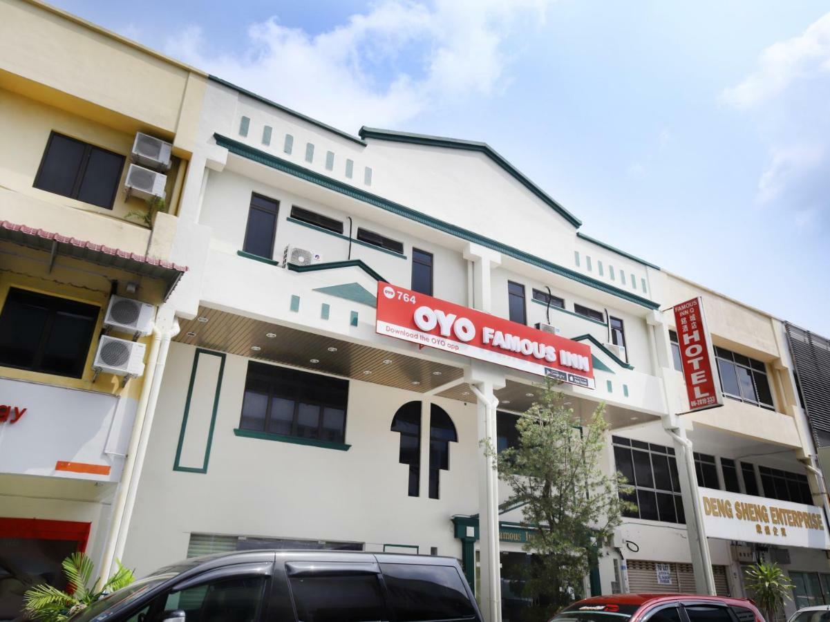 Oyo 764 Hotel Famous Inn Malacca Екстериор снимка