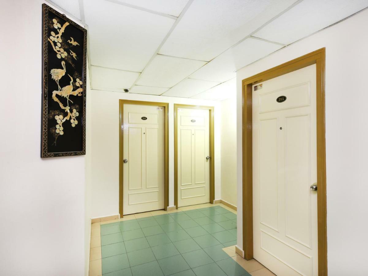 Oyo 764 Hotel Famous Inn Malacca Екстериор снимка