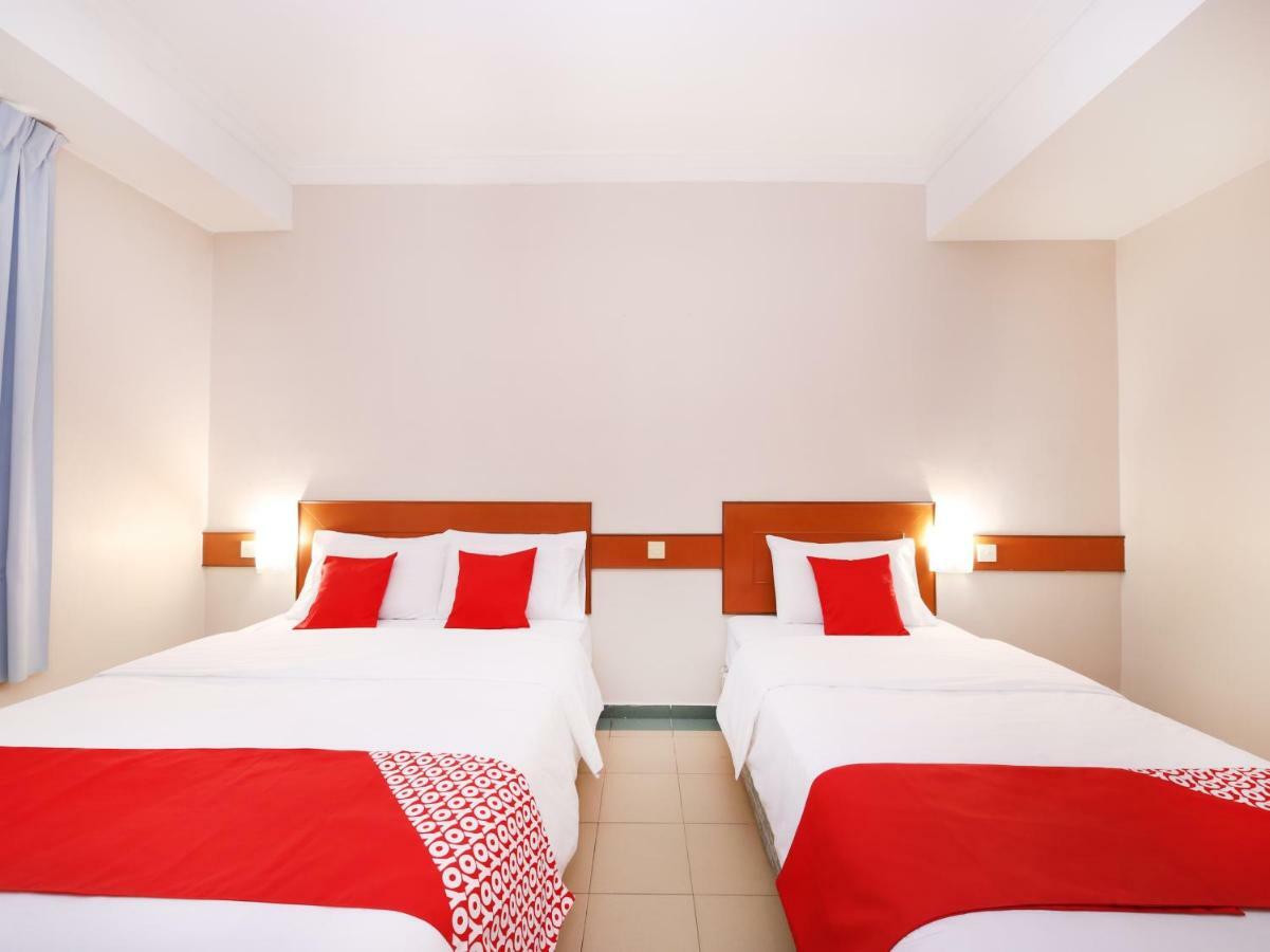 Oyo 764 Hotel Famous Inn Malacca Екстериор снимка