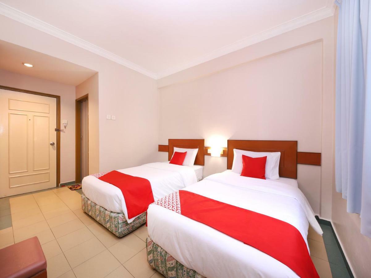 Oyo 764 Hotel Famous Inn Malacca Екстериор снимка