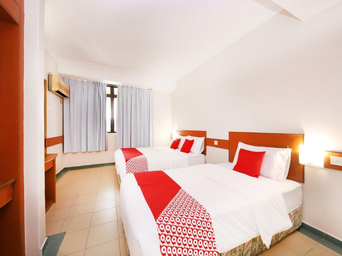 Oyo 764 Hotel Famous Inn Malacca Екстериор снимка